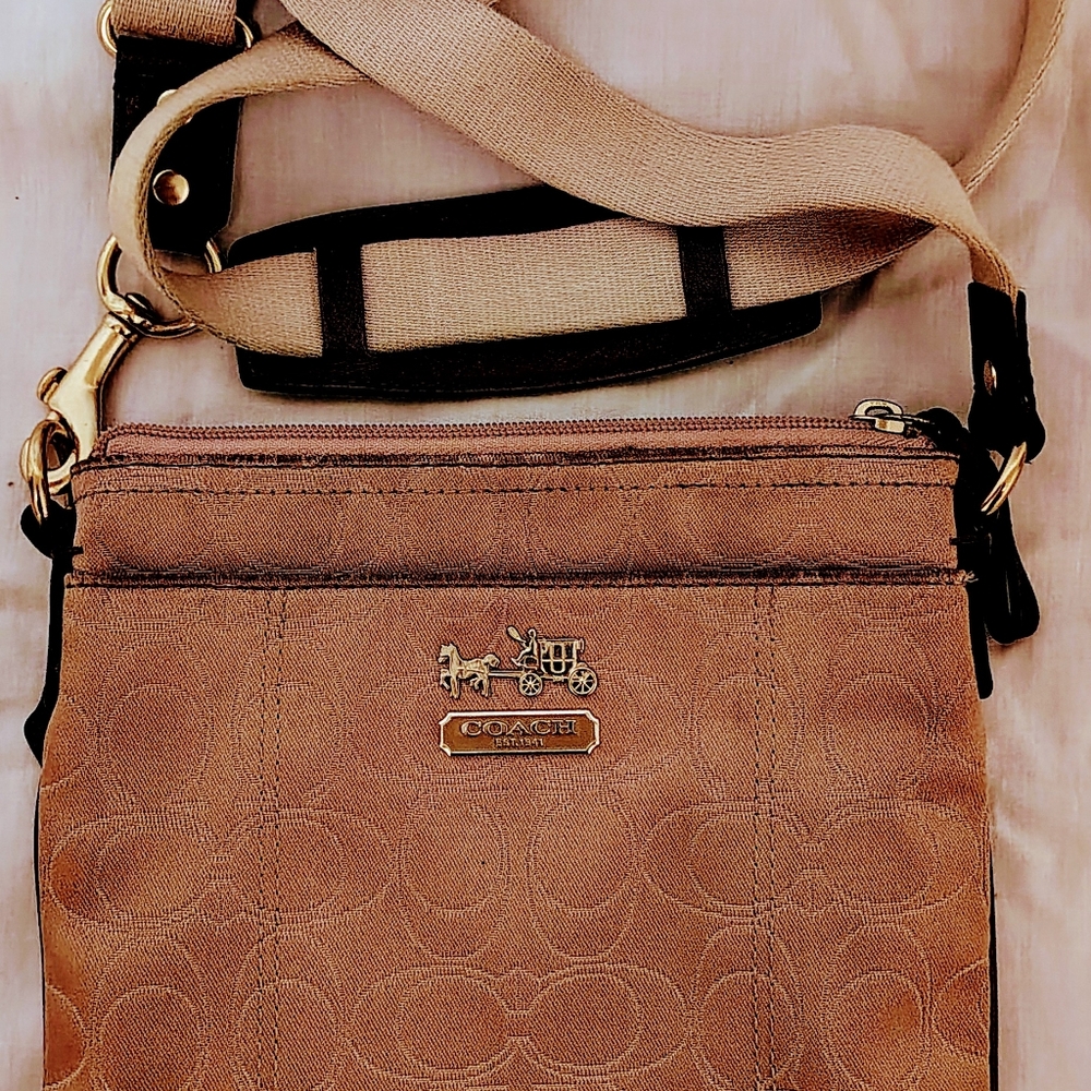 VINTAGE / CLASSIC RARE 1982 Coach Tan Crossbody Bag with Gold Accents. 43yrs Old